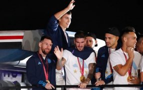 La selección Argentina campeona del mundo ya descansa en el predio de la AFA tras el impresionante recibimiento