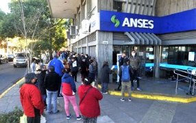 Bono de ANSES: El Gobierno Nacional oficializó el decreto que establece una ayuda para adultos sin ingresos, será de 45.000 pesos