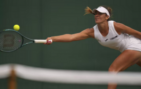 Solana Sierra hace historia en Wimbledon: Venció a la española Bucsa y avanzó a los octavos de final, la argentina, de 21 años, se convirtió en la primera jugadora de la Era Abierta en llegar a esa instancia como lucky loser
