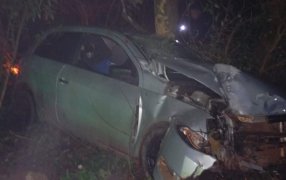 Misiones: Despiste de automóvil en la localidad de Puerto Esperanza dejó un joven hospitalizado