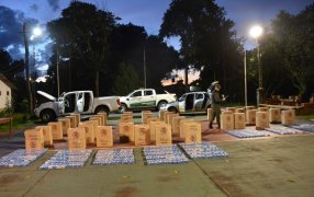 Gendarmes secuestraron más de 23 mil paquetes de cigarrillos, la mercadería de contrabando se encontraba acondicionada dentro de dos vehículos robados