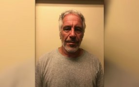 Estados Unidos: Hacen públicos documentos en caso de Jeffrey Epstein, el material podría incluir casi 200 nombres