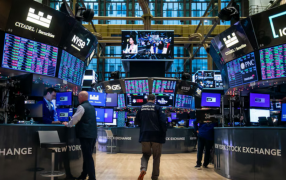 Con el riesgo país en baja, hubo subas en la Bolsa y el índice de las acciones líderes llegó a un nivel récord