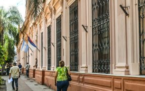 Día Internacional de la Mujer en Misiones: Se decretó el traslado del asueto para este día viernes 7, en la Administración Pública Central y en diversas áreas públicas, también no habrá actividad en las Escuelas, ya que se adhieren a la medida