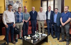 Reunión entre el Ministro de Hacienda de Misiones, Adolfo Safrán e integrantes de la CEM