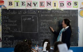 Con gran esfuerzo, Misiones anunció un aumento salarial para los docentes, es un incremento del 22% para los haberes y asimismo, en los próximos días informarán el pago de suplementarias