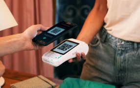 Pelea por los pagos QR: Una multinacional compró una fintech argentina para competir con Mercado Pago