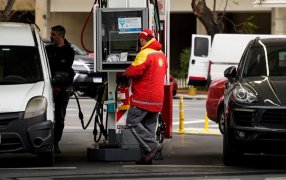 Sin esperar a Milei, Shell aumenta en promedio 15% la nafta y el gasoil en todo el país