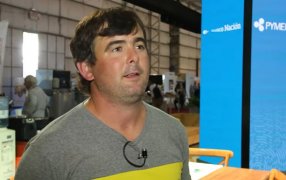 Puso un robot de ordeño y afirma que ahora “desconoce sus vacas”