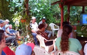 Misiones: Productores de la localidad de San Vicente debatieron sobre agrotóxicos y cuidado del suelo