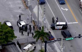 Estados Unidos: Nueve personas resultan heridas durante un enfrentamiento entre dos grupos cerca de un área concurrida de la playa en Hollywood en la Florida, dicen las autoridades