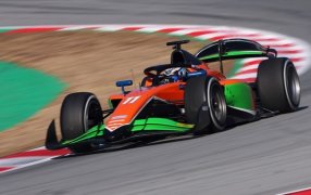 Franco Colapinto giró con el nuevo F2 en el Circuit de Barcelona-Catalunya en España