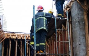 Misiones: Un obrero de 32 años falleció y otro quedó lesionado tras recibir una descarga eléctrica en una construcción en la ciudad de Oberá