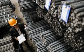 Francia pide endurecer barreras comerciales para frenar el avance industrial de China en Europa