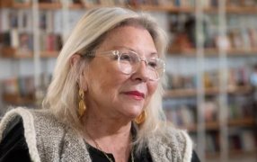 Carrió anuncia que tendrá “varios meses de reposo” y se retira de la campaña electoral