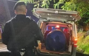 Secuestran peligrosa carga de 800 litros de combustible inflamable, que era transportado en la carrocería de una camioneta no habilitada para tal fin