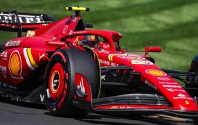 Fórmula 1: Victoria de Carlos Sainz y con Charles Leclerc hacen 1-2 para Ferrari en Melbourne, Max Verstappen abandonó sorpresivamente
