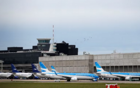 Tras el boicot de pilotos que obligó a cancelar vuelos, Aerolíneas Argentinas suspendió la mesa de negociación salarial