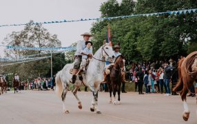 Misiones: Con desfile cívico militar y de las agrupaciones tradicionalistas, en la localidad de San Javier se realizó el acto central del 207° Aniversario de la Independencia