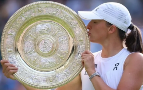 Tenis: Iga Swiatek venció a Amanda Anisimova y se consagró en Wimbledon por primera vez, la polaca se quedó con el título luego de vencer por doble 6-0 a la norteamericana en apenas 57 minutos