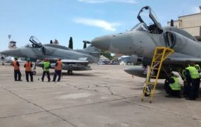 Custodiarán el espacio aéreo: Aviones, inhibidores de drones y radares, operativo de seguridad para la asunción de Javier Milei