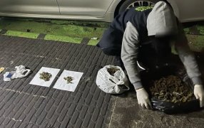 Dos jóvenes de 25 y 21 años detenidos con droga en la ciudad de Posadas: El valor estimado de supera los cinco millones de pesos en marihuana