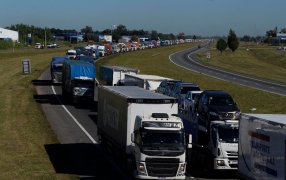 Transportistas, contra el Banco Central: Trabas al dólar complican fletes internacionales