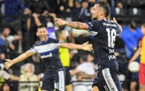 Gimnasia y Esgrima La Plata ganó y se queda en la Liga Profesional de Fútbol, Colón de Santa Fe se fue al descenso