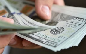 El miércoles 14 de Junio, el dólar blue saltó 7 pesos, marcó un nuevo récord nominal y el tipo de cambio paralelo llegó a 496 pesos