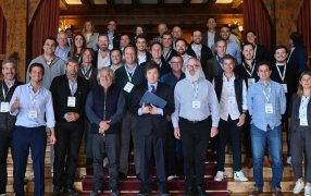 El Presidente Javier Milei ante 150 empresarios en el Foro Llao Llao, criticó a quienes piden un dólar más alto