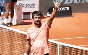 Tenis en Roland Garros: Navone pasó a la próxima fase tras ganarle en sets corridos a Opelka y Cerúndolo no pudo ante Medjedovic