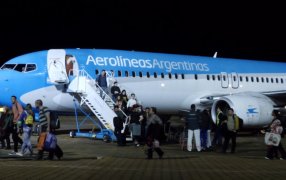 Más del avión de Aerolíneas Argentinas que aterrizó de emergencia en Posadas: Destacan el protocolo de seguridad