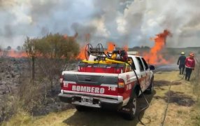 La Policía de Misiones sofocó un incendio de gran magnitud en la zona del Barrio posadeño de Itaembé Guazú