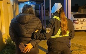 Posadas: Se escondió en una camioneta con fines ilícitos, pero fue detectada por las cámaras del 911 y arrestada