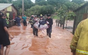 Misiones: Gendarmería Nacional colabora con los afectados por el desborde del Río Uruguay y las intensas precipitaciones