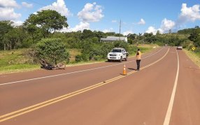 Misiones: Falleció un motociclista de 16 años luego de colisionar contra una camioneta en la Ruta Provincial N° 17