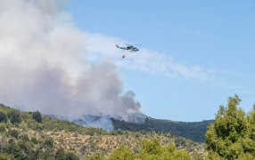 Hay 2.300 hectáreas quemadas: El viento complica el incendio en el Parque Nacional Los Alerces