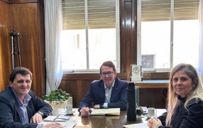El Ministro Adolfo Safrán se reunió con funcionarios del Ministerio de Economía para avanzar en obras pendientes y la cancelación de deudas de la Nación hacia la provincia de Misiones