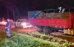 Prefectura Naval Argentina secuestró más de cinco toneladas de tabaco ilegal, la mercadería, valuada en más de diez millones de pesos, tenía como destino final al Brasil