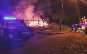 Arrestaron a un individuo por amenazar a un adolescente e incendiar su vivienda