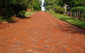 Apóstoles: Obras que mejora al Municipio, se están llevando a cabo trabajos de empedrado en los Barrios Estación y Santa Bárbara