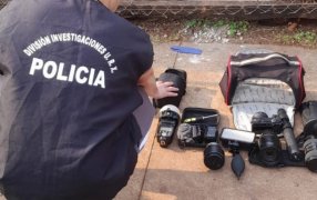 Posadas: Investigadores de la Policía de Misiones recuperaron equipos fotográficos valuados en 10 millones y detuvieron a una pareja