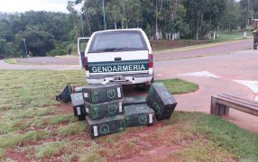 Misiones: En un patrullaje sobre caminos terrados, distante en los límite internacional fronterizo, Gendarmería Nacional incautó 4500 paquetes de cigarrillos de origen y procedencia extranjera