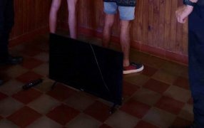 Azara: Dos jóvenes fueron detenidos por sustraer y luego vender un televisor, el cual fue recuperado