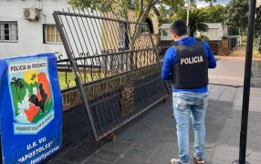 Apóstoles: La Policía de Misiones detuvo a un individuo de 26 años quien sería el presunto autor de un ilícito, habría sustraído un portón metálico corredizo