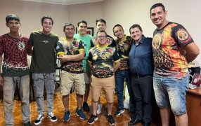 Apóstoles: El Ministro Adolfo Safrán recibió la visita de los integrantes de la Comparsa Perla Sur y del Club Yrigoyen, dos emblemáticas instituciones locales