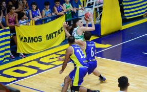 Liga Federal de Básquetbol: El Club Mitre cayó ante el equipo chaqueño de Hindú por 70 a 59, en su tercera presentación en la zona NEA