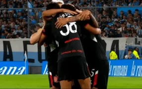 A pedir de Vélez Sarsfield: Estudiantes de La Plata derrotó a Racing Club en un partidazo y lo alejó de la lucha por la Liga Profesional de Fútbol