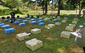 Gendarmería Nacional allanó dos “aguantaderos” de contrabandistas, gran cantidad de cigarrillos se encontraban acopiados en dos viviendas lindantes