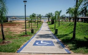 Posadas: Demarcación de la rampa para discapacitados en el Complejo Costa Sur